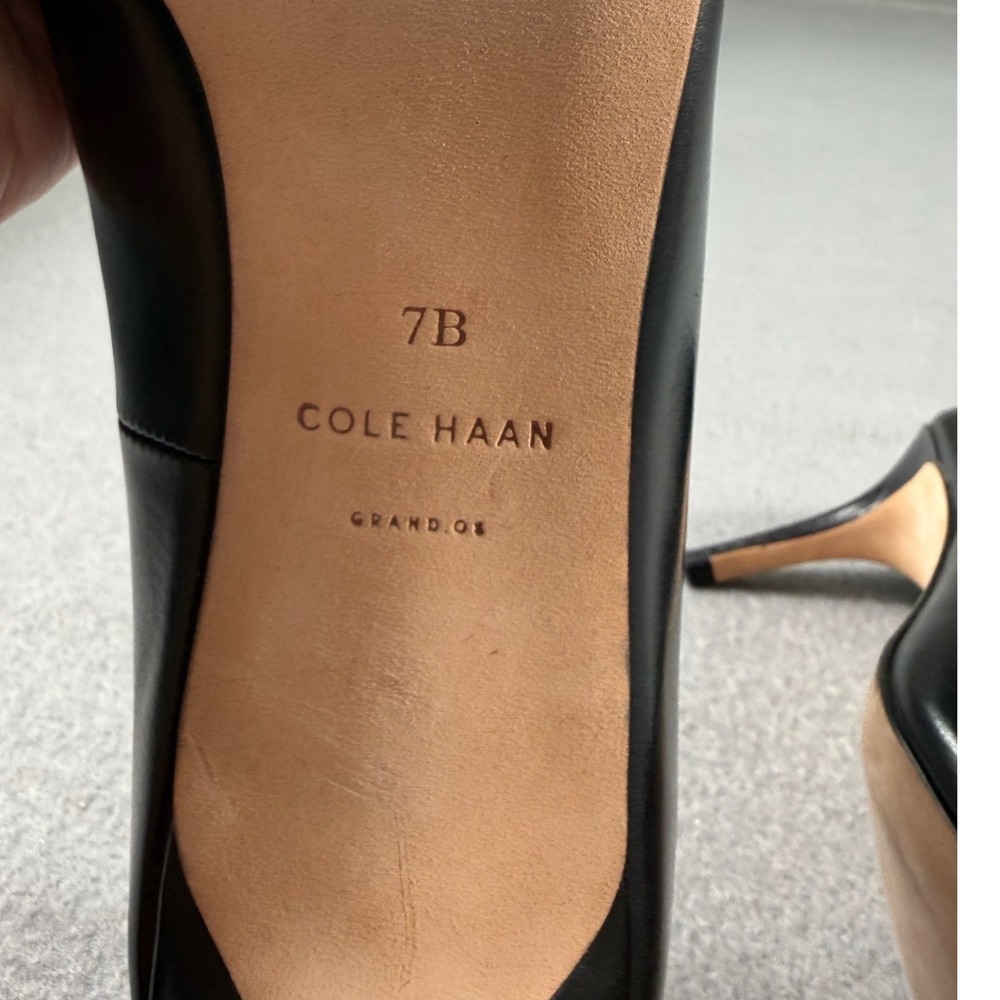 Cole Haan Black Leather Classic Pumps Round Toe Heels Minimalist 7B Professional - Picture 6 of 8